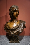 style Signed statue by Villanis in bronze, France around 1900