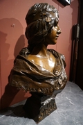 style Signed statue by Villanis in bronze, France around 1900
