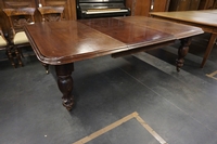 Victorian style table in mahogany, England 19th century