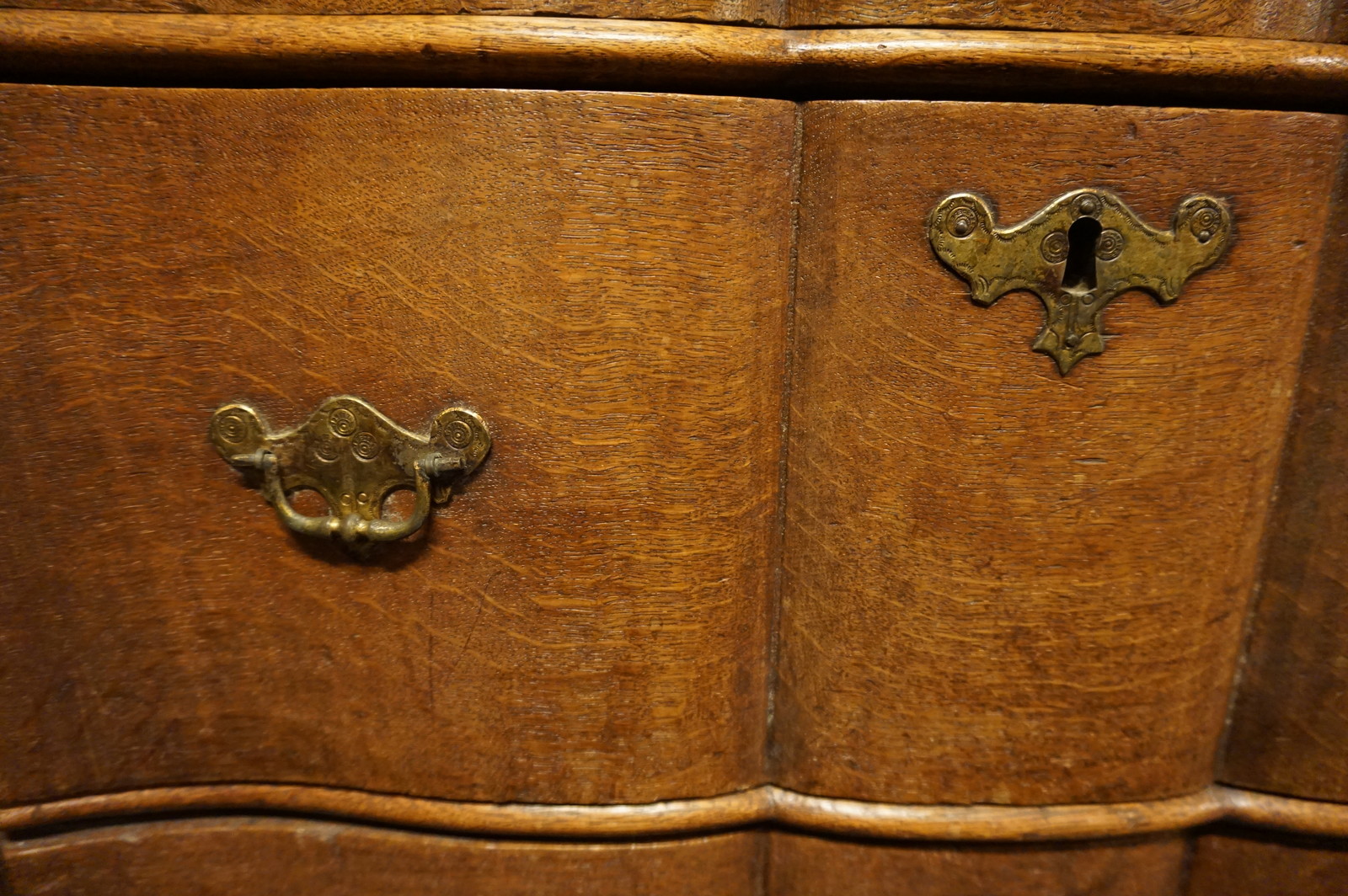 18th century Dutch oak commode