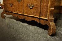 18th century Dutch oak commode