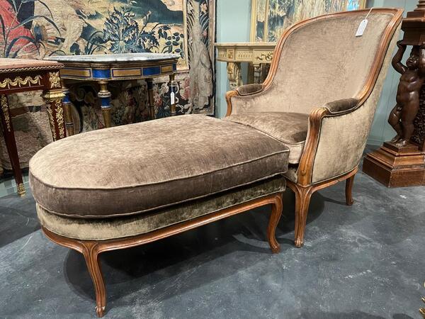 18th century Louis XV walnut chaise longue
