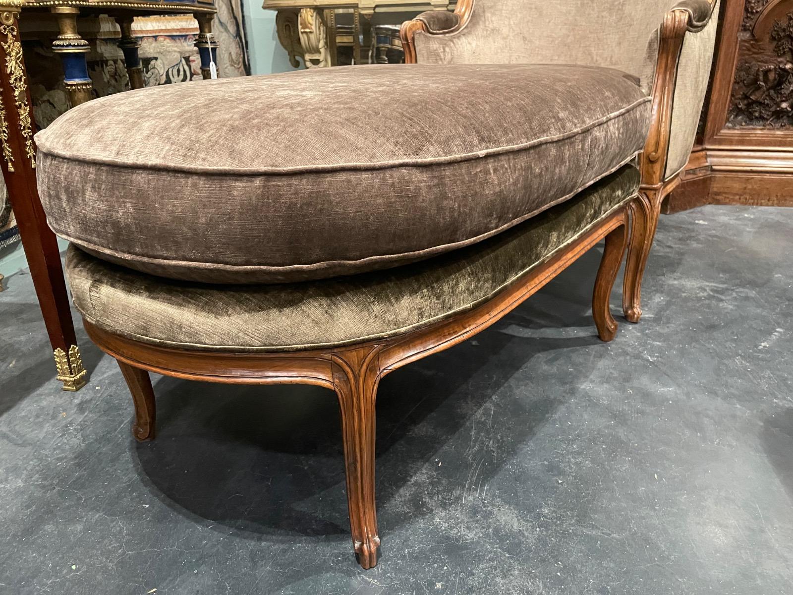 18th century Louis XV walnut chaise longue
