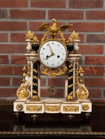 18th century Louis XVI portico clock signed “De Belle”, 36x10x47h cm