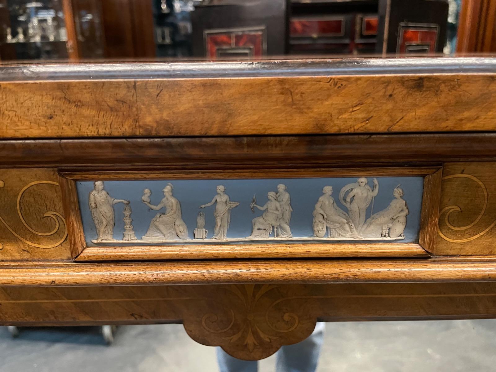 19th century English walnut credenza. 173x45x105H cm 