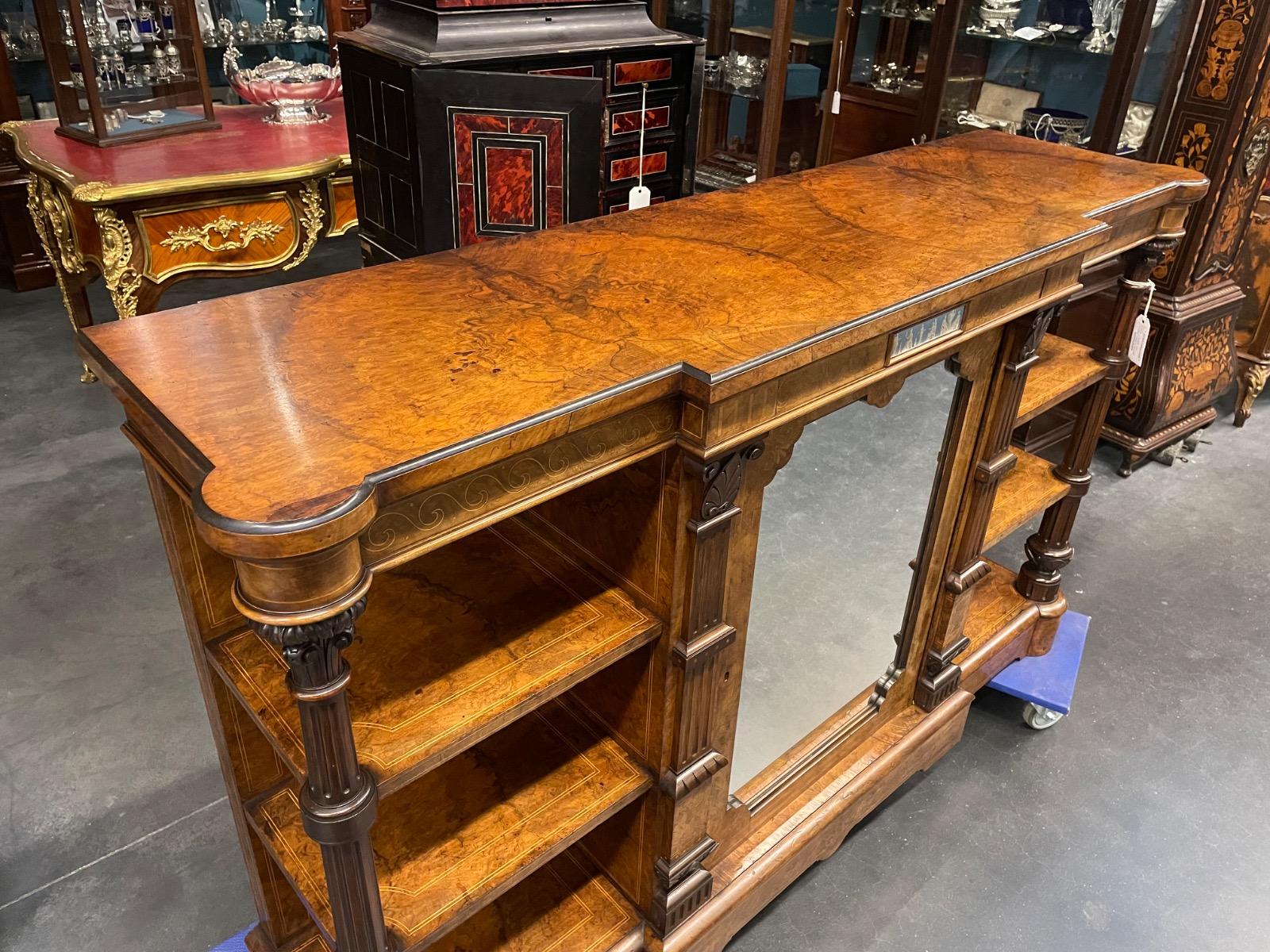 19th century English walnut credenza. 173x45x105H cm 