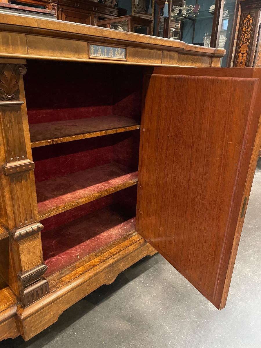 19th century English walnut credenza. 173x45x105H cm 