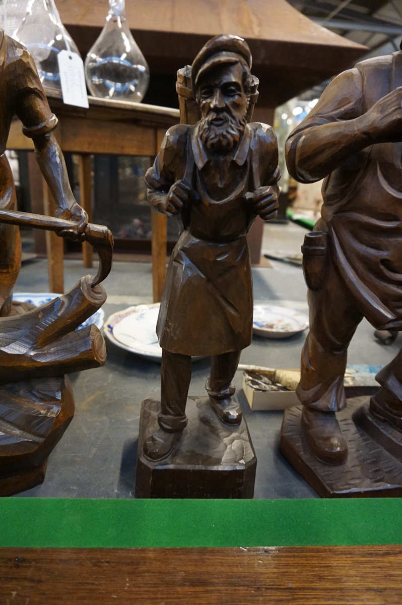 5 different wooden statues