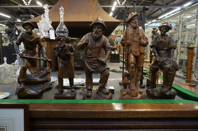 5 different wooden statues