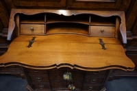 Bookcase in walnut, Italy mid 20th C.