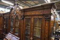 Bookcase in walnut, Italy mid 20th C.