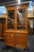 Bookcase in satinwood, England around 1900