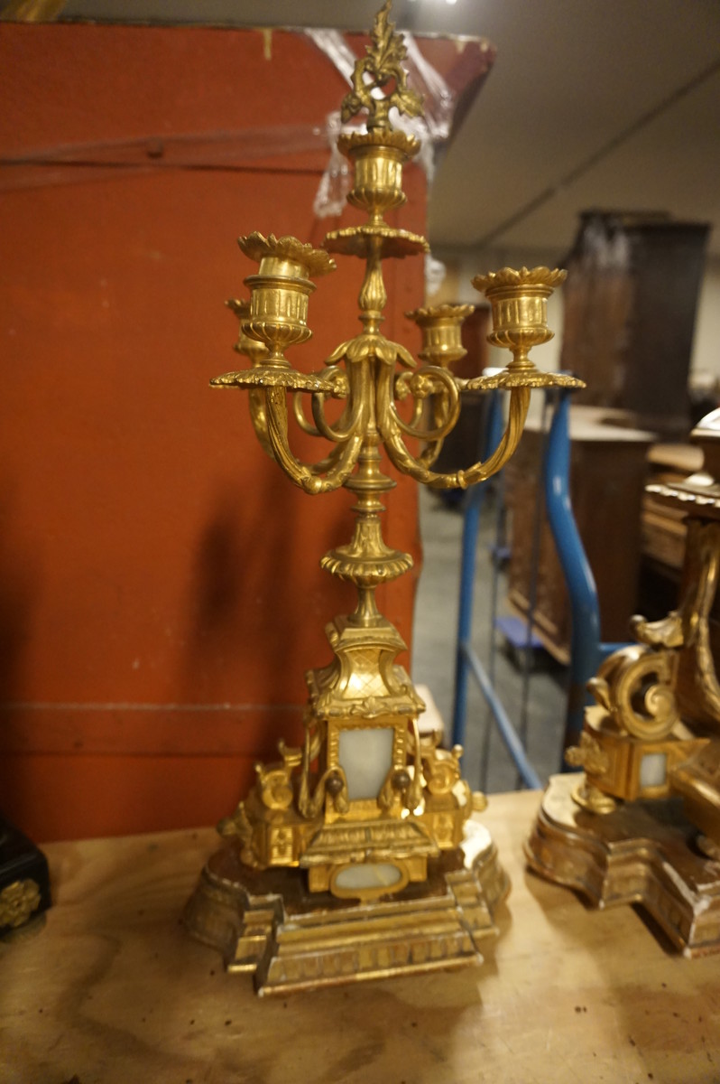 Bronze gilded and alabaster clock set