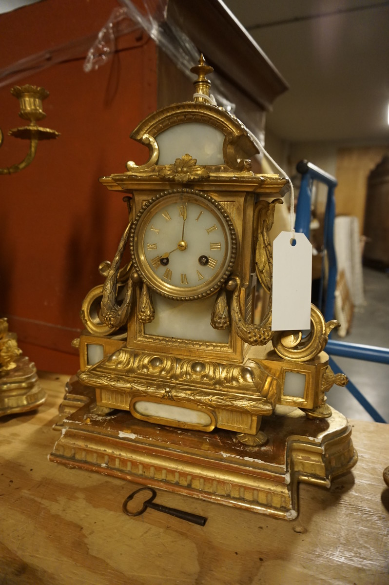 Bronze gilded and alabaster clock set