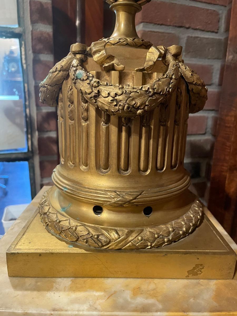 Bronze gilded “circles tournants” tableclock 45 cm tall