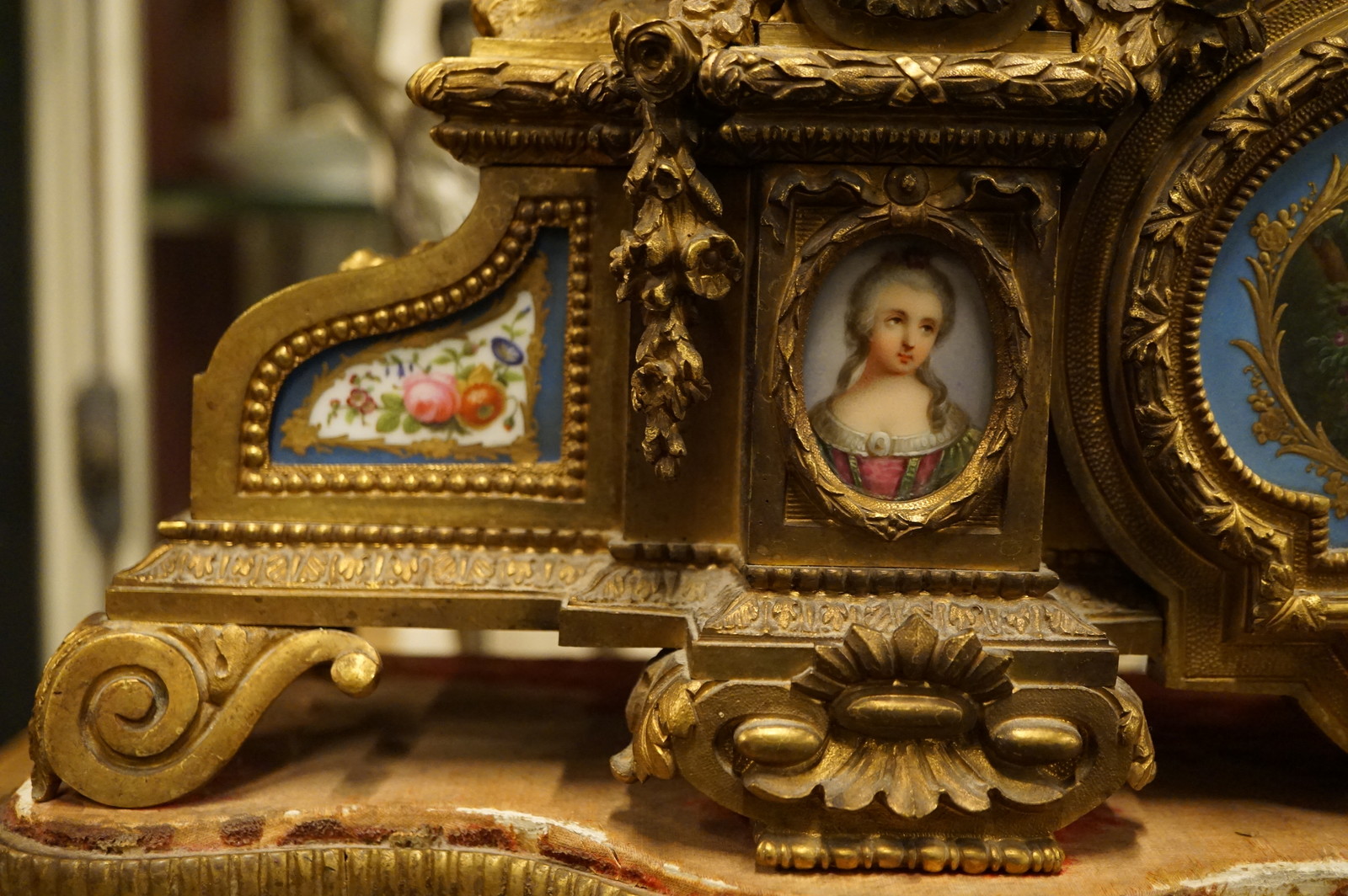 Bronze gilded Napoleon III mantle clock