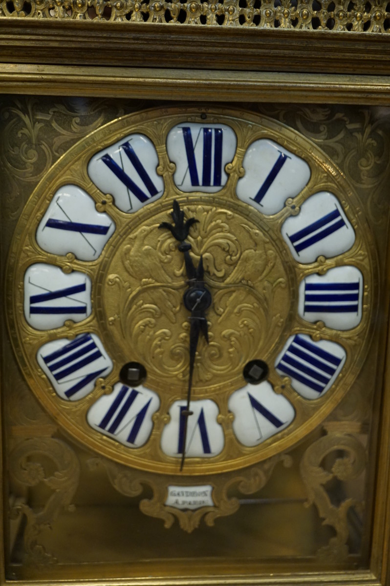 Bronze table clock