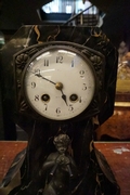 Clock set in bronze and marble, France around 1900