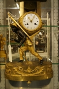 Directoire style Porte faix clock in gilded bronze, France around 1800