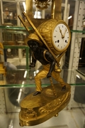 Directoire style Porte faix clock in gilded bronze, France around 1800