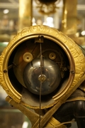 Directoire style Porte faix clock in gilded bronze, France around 1800