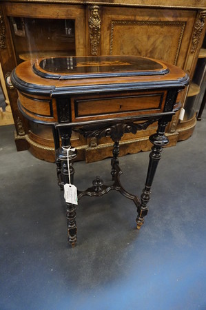 Dutch Willem III sewing table with marquetry