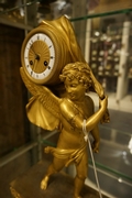 Empire style Clock in gilded bronze, France around 1800