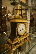 Empire style Clock in gilded bronze, France around 1800