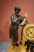 Empire style Clock in gilded bronze, France around 1800