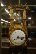 Empire Lyre style clock in gilded bronze, France 18th century