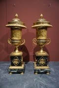 Empire style Vases with cover in gilded bronze, France around 1800