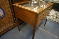 English mahogany table vitrine Around 1900