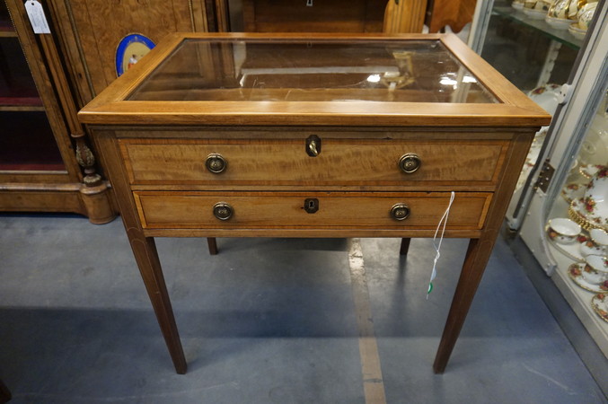 English mahogany table vitrine