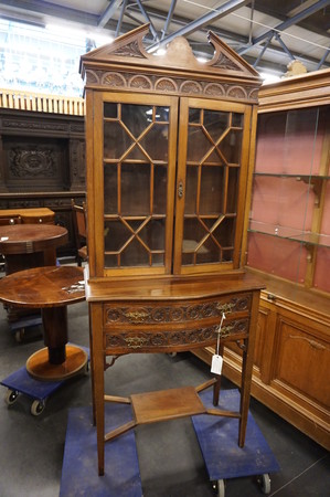 English mahogany vitrine