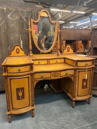 English style Italian dressing table. 151x63x180H cm 