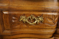 French walnut commode 18th Century