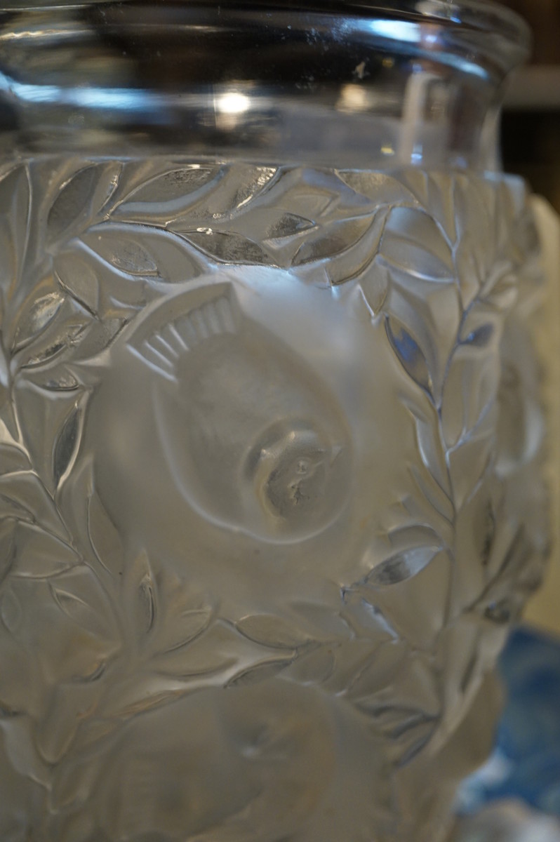 Lalique glass Bagatelle vase with love birds