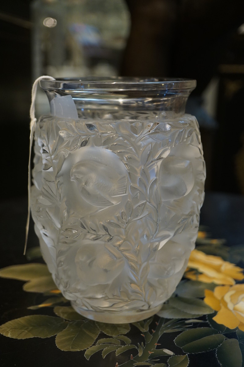 Lalique glass Bagatelle vase with love birds