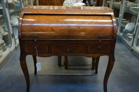 Louis XV style Desk in satinwood, Italy early 20th C.