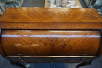 Louis XV style Desk in satinwood, Italy early 20th C.