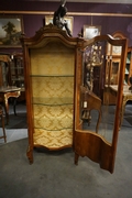 Louis XV style Vitrine in satinwood, Italy mid 20th C.