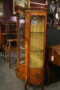 Louis XV style Vitrine in satinwood, Italy mid 20th C.