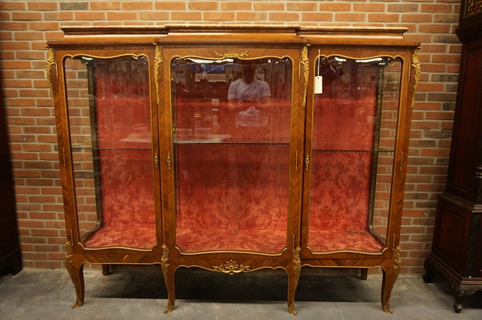 Louis XV Vitrine