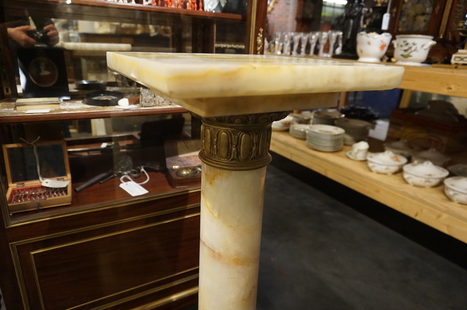 Marble column with rotating top