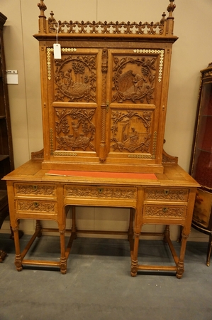 Neo gothic desk