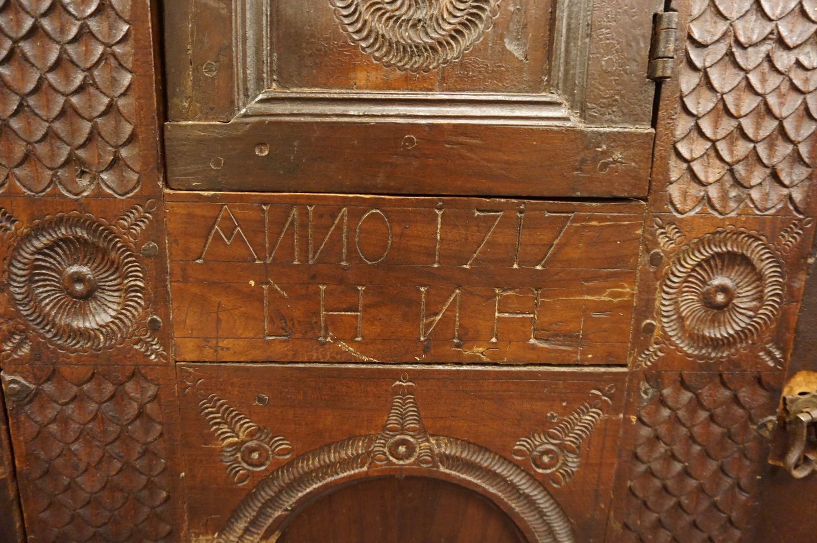 Oak English cabinet with date