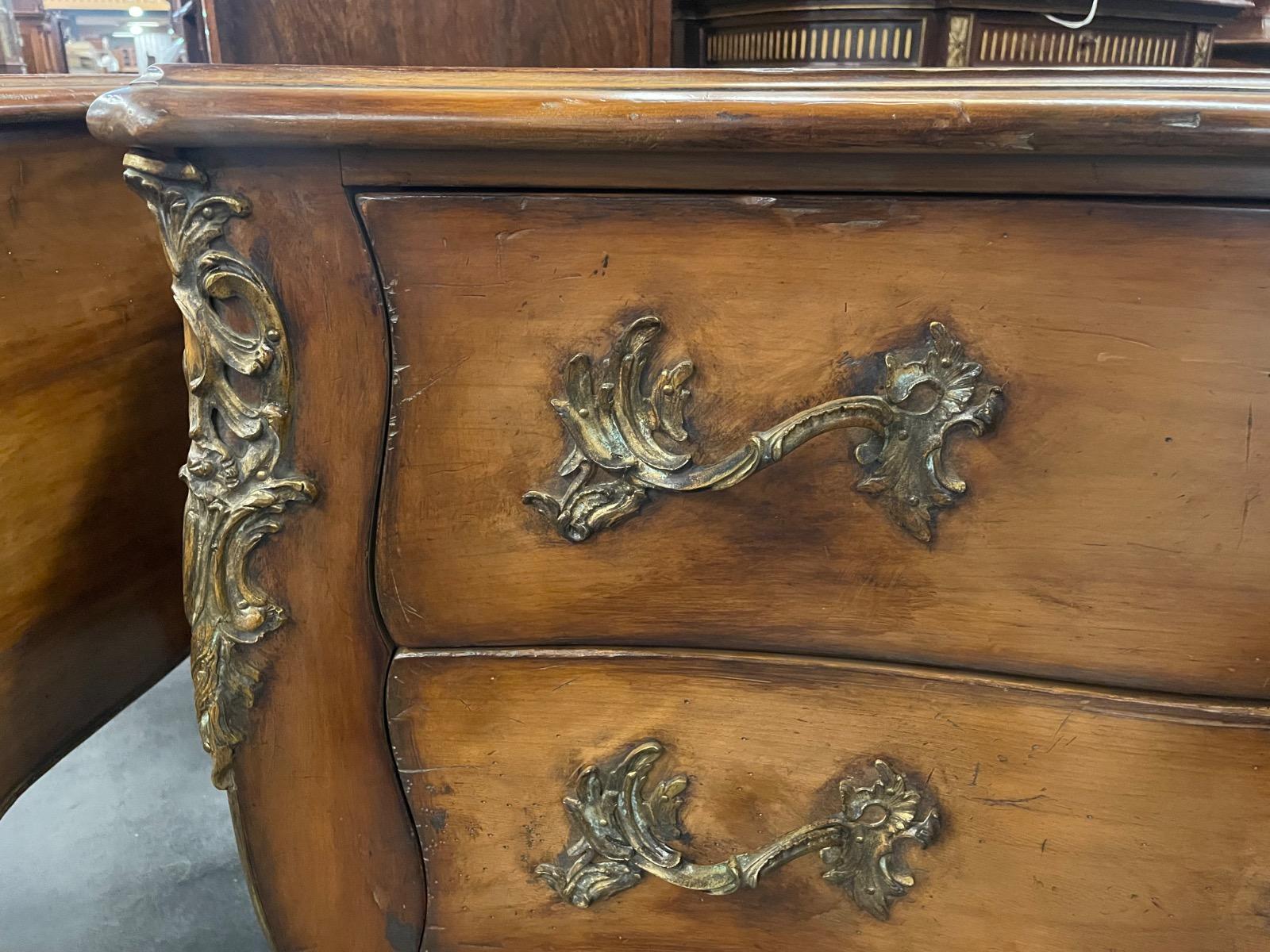 Pair of 20th century commodes. 130x63x86H cm 