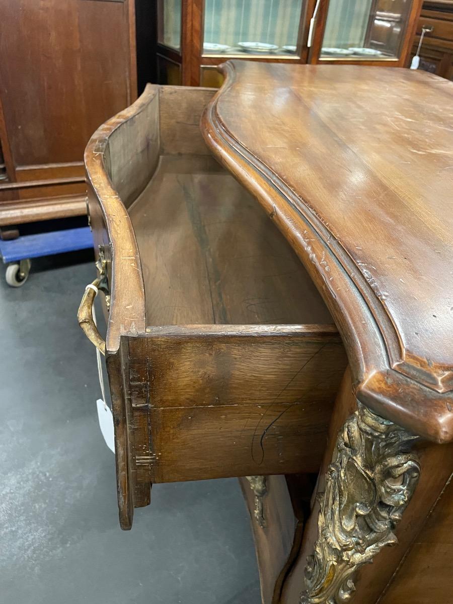 Pair of 20th century commodes. 130x63x86H cm 