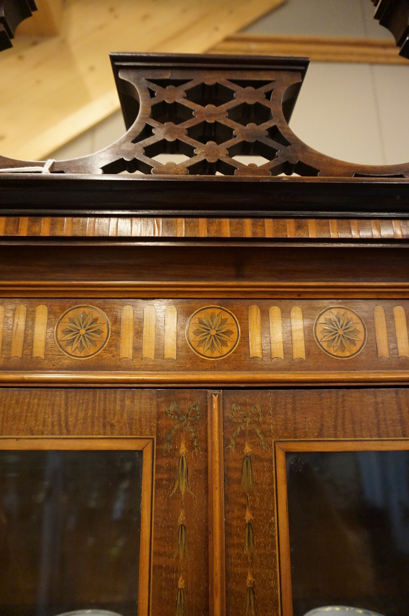 Quality English satinwood vitrine with marquetry