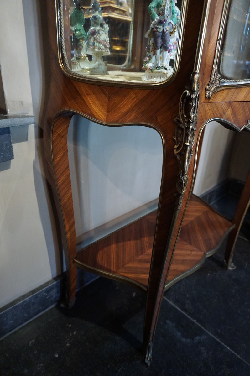 Quality Napoleon III vitrine